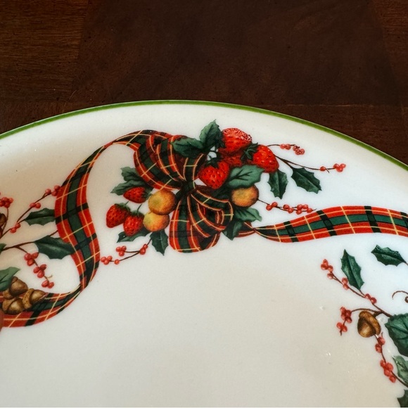 William James Fine Stoneware 10.5"Dinner Plate Christmas Ribbon Fruit Tartan - Picture 2 of 5